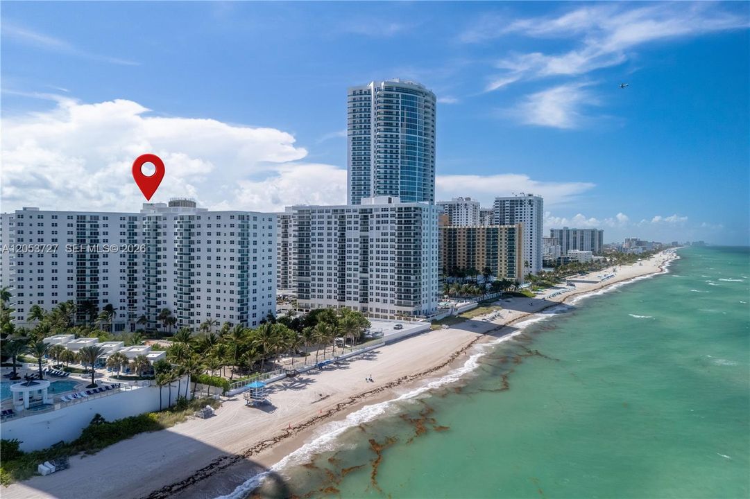 For Rent: $2,700 (1 beds, 1 baths, 883 Square Feet)
