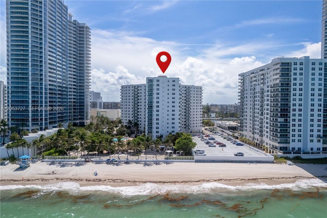 For Rent: $2,700 (1 beds, 1 baths, 883 Square Feet)
