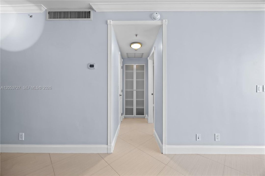 For Rent: $2,700 (1 beds, 1 baths, 883 Square Feet)