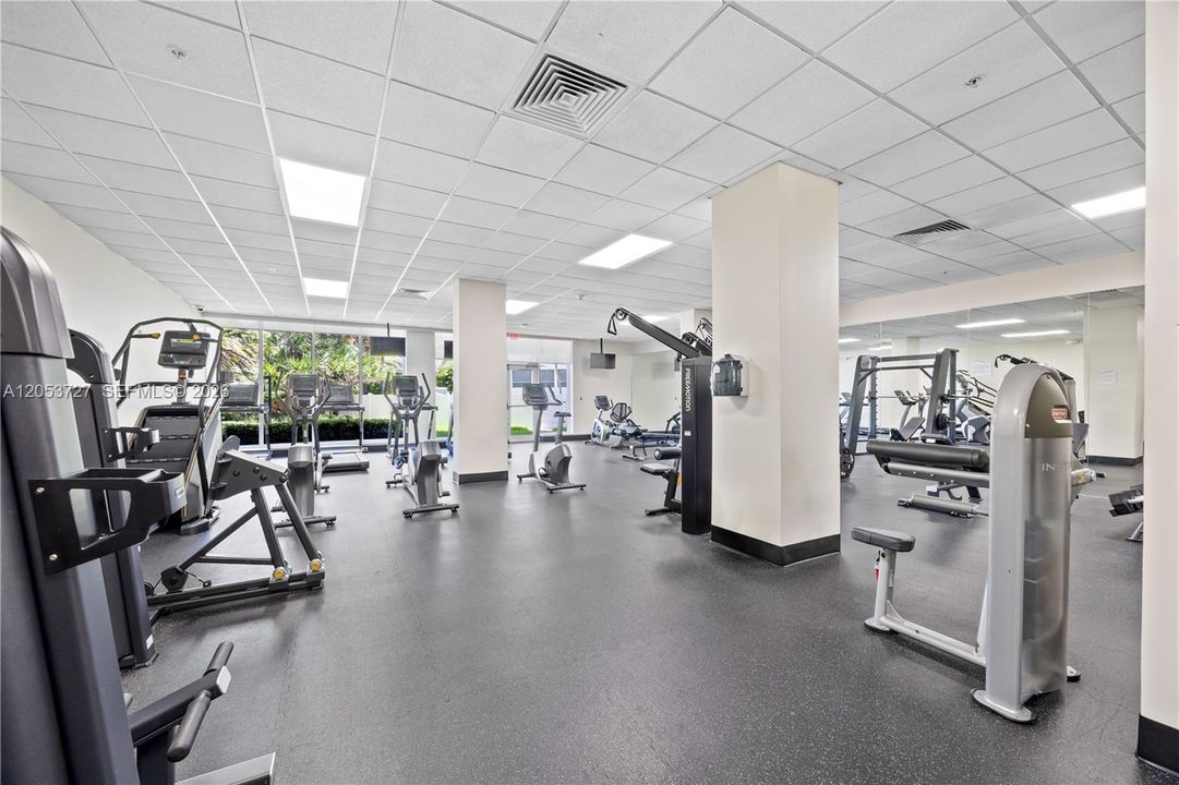 For Rent: $2,700 (1 beds, 1 baths, 883 Square Feet)