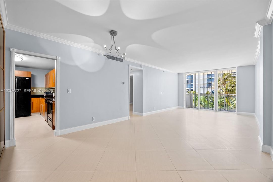 For Rent: $2,700 (1 beds, 1 baths, 883 Square Feet)