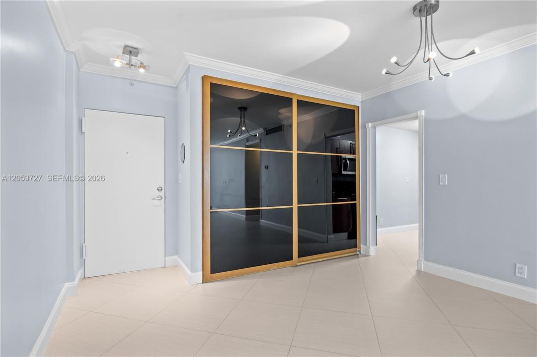 For Rent: $2,700 (1 beds, 1 baths, 883 Square Feet)
