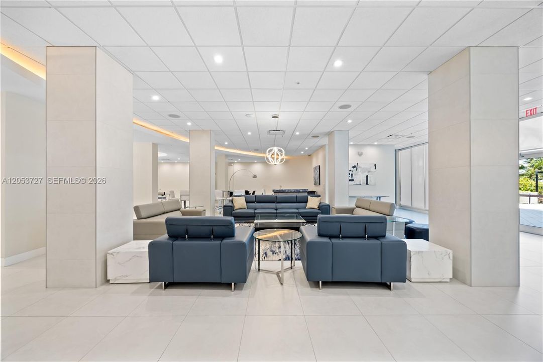 For Rent: $2,700 (1 beds, 1 baths, 883 Square Feet)