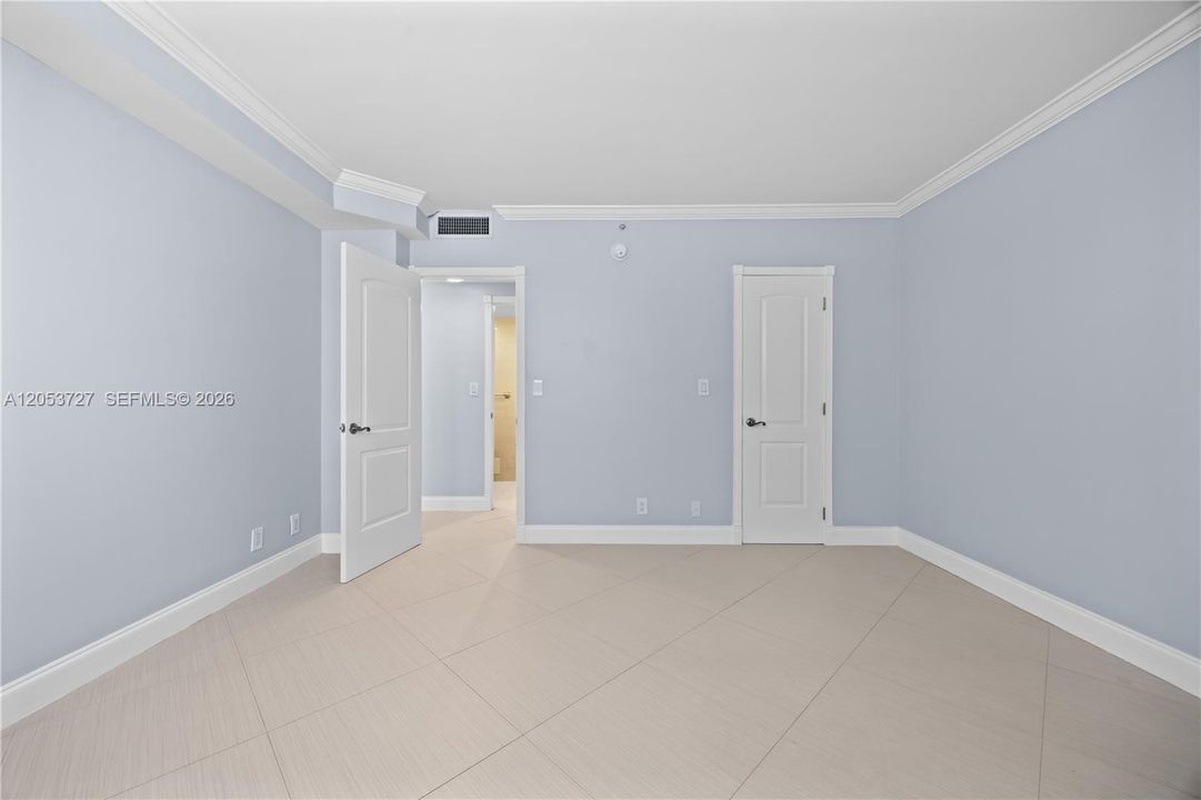For Rent: $2,700 (1 beds, 1 baths, 883 Square Feet)