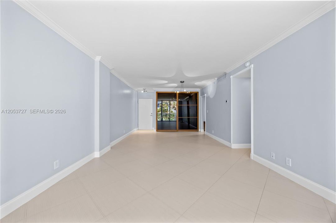 For Rent: $2,700 (1 beds, 1 baths, 883 Square Feet)