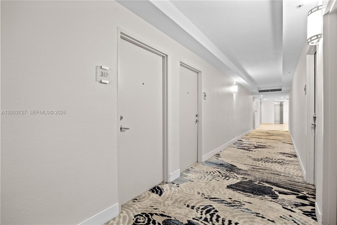 For Rent: $2,700 (1 beds, 1 baths, 883 Square Feet)