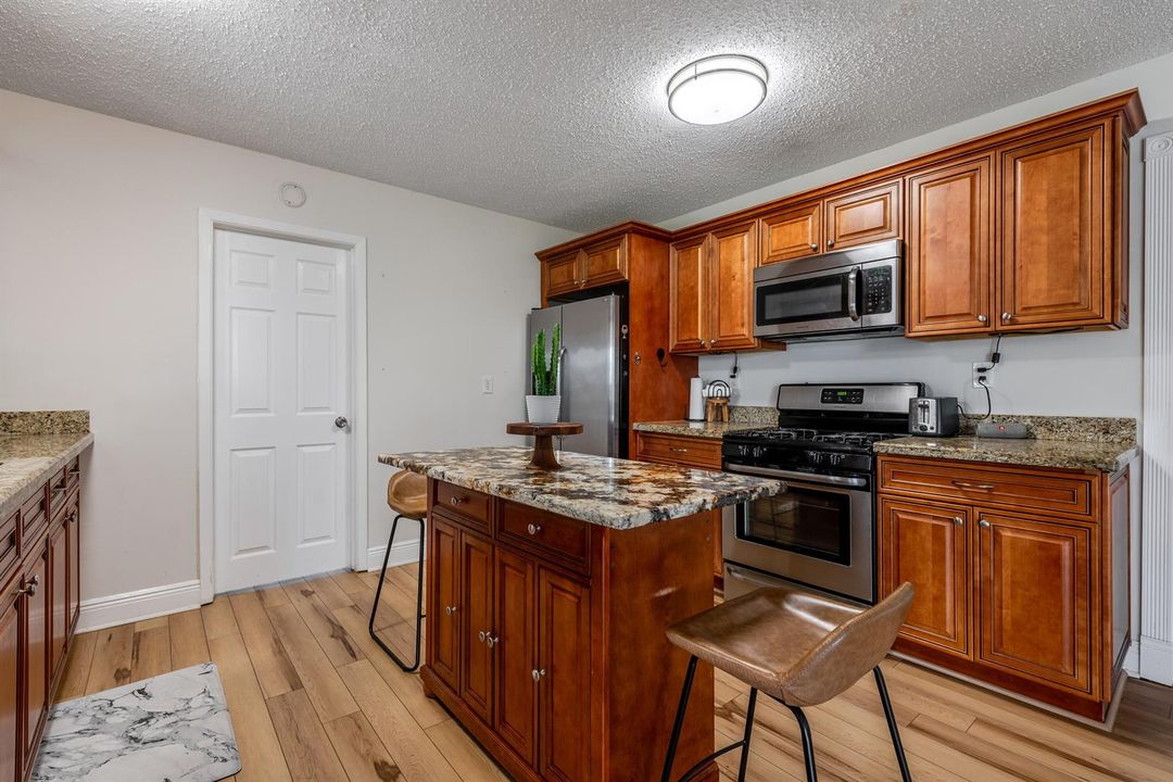 4317 Applectrest Dr-11