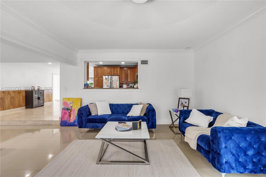 En Renta: $5,500 (3 camas, 2 baños, 2023 Pies cuadrados)