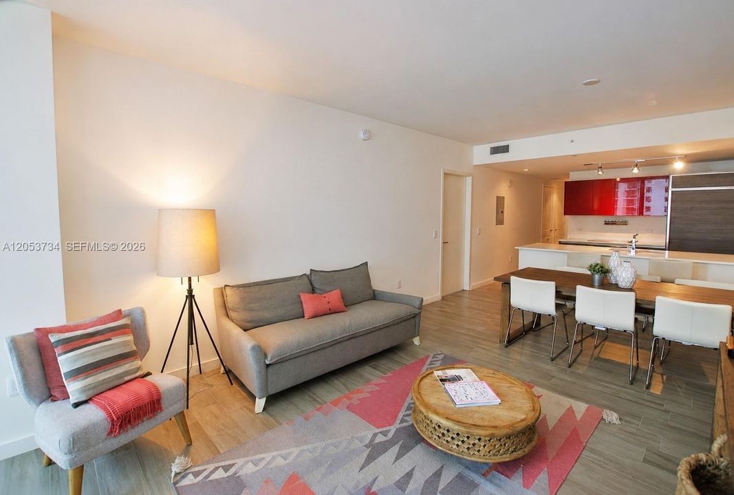 В аренду: $4,400 (2 спален, 2 ванн, 1195 Квадратных фут)