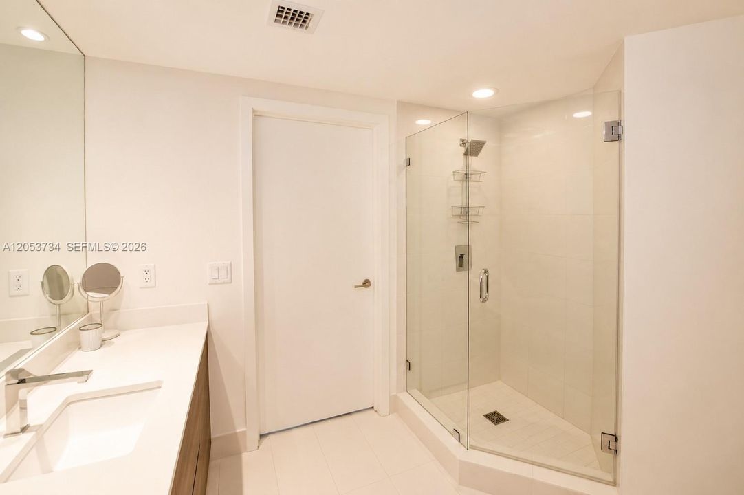 В аренду: $4,400 (2 спален, 2 ванн, 1195 Квадратных фут)