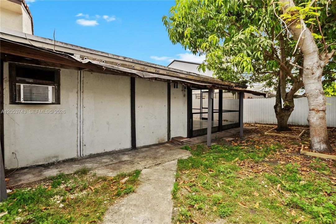 For Rent: $3,200 (3 beds, 2 baths, 1203 Square Feet)