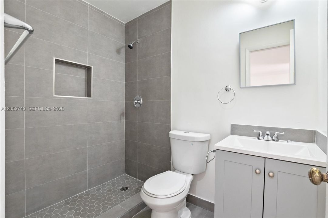 For Rent: $3,200 (3 beds, 2 baths, 1203 Square Feet)