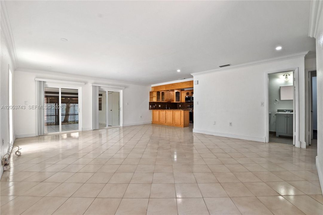 For Rent: $3,200 (3 beds, 2 baths, 1203 Square Feet)