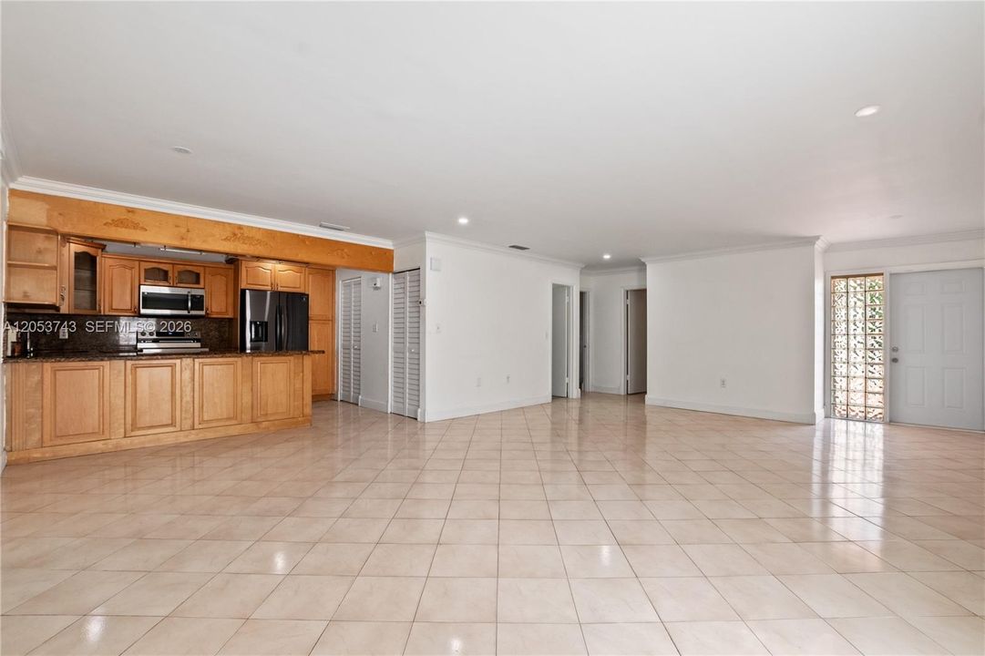 For Rent: $3,200 (3 beds, 2 baths, 1203 Square Feet)