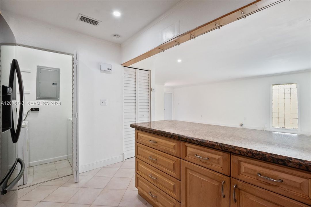 For Rent: $3,200 (3 beds, 2 baths, 1203 Square Feet)