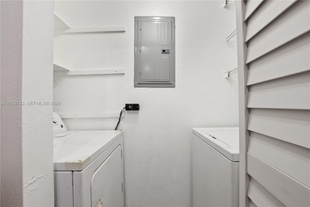 For Rent: $3,200 (3 beds, 2 baths, 1203 Square Feet)