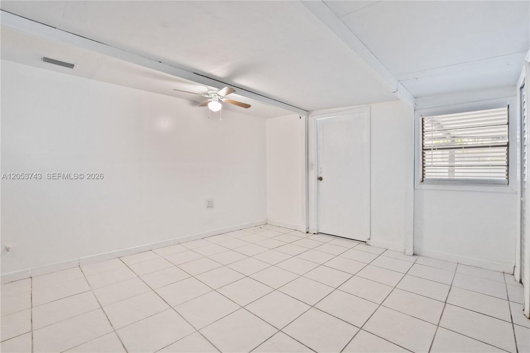 For Rent: $3,200 (3 beds, 2 baths, 1203 Square Feet)