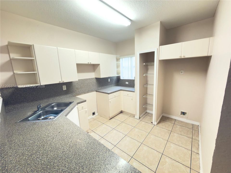 В аренду: $2,200 (3 спален, 2 ванн, 1799 Квадратных фут)