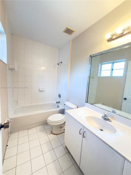 В аренду: $2,200 (3 спален, 2 ванн, 1799 Квадратных фут)