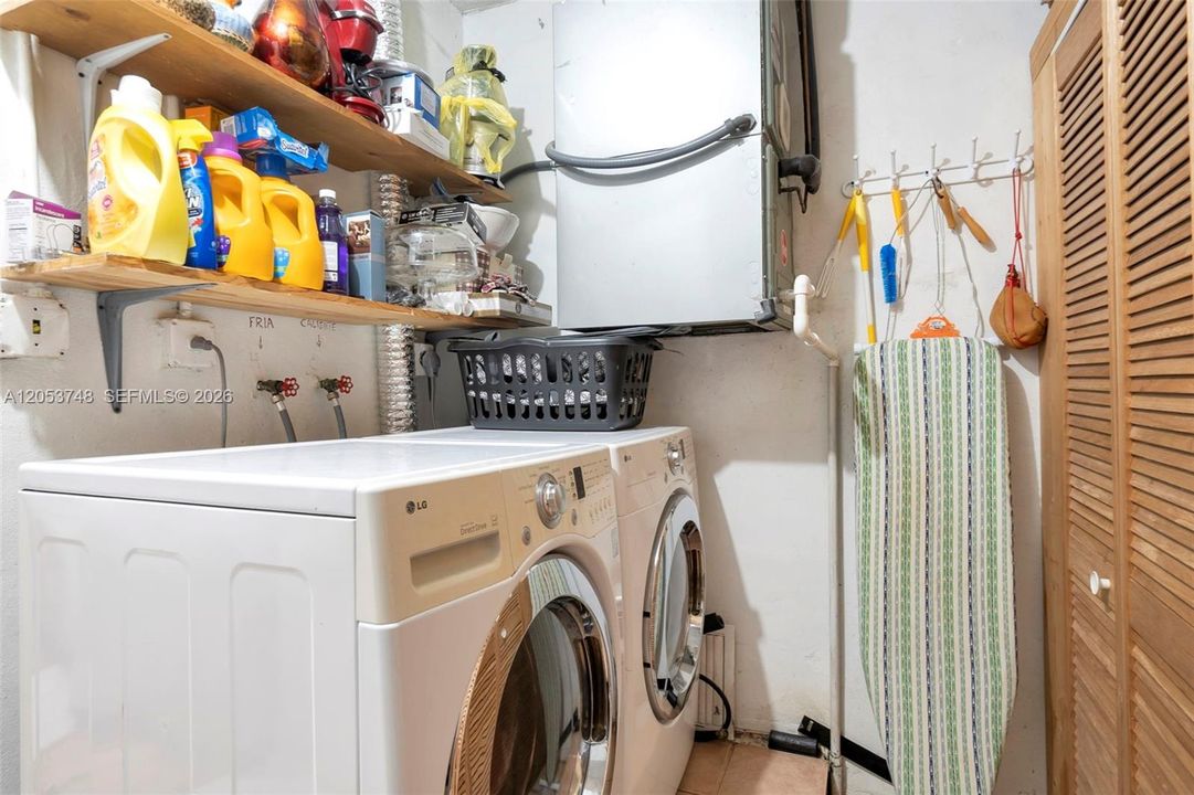 На продажу: $859,900 (3 спален, 2 ванн, 1403 Квадратных фут)