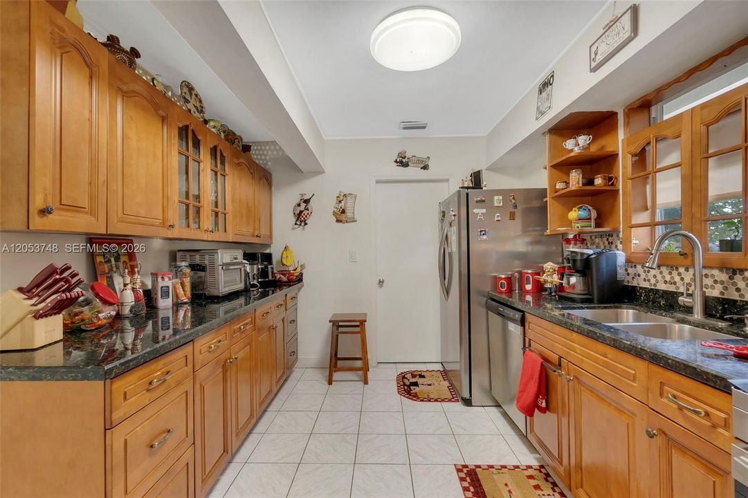 На продажу: $859,900 (3 спален, 2 ванн, 1403 Квадратных фут)