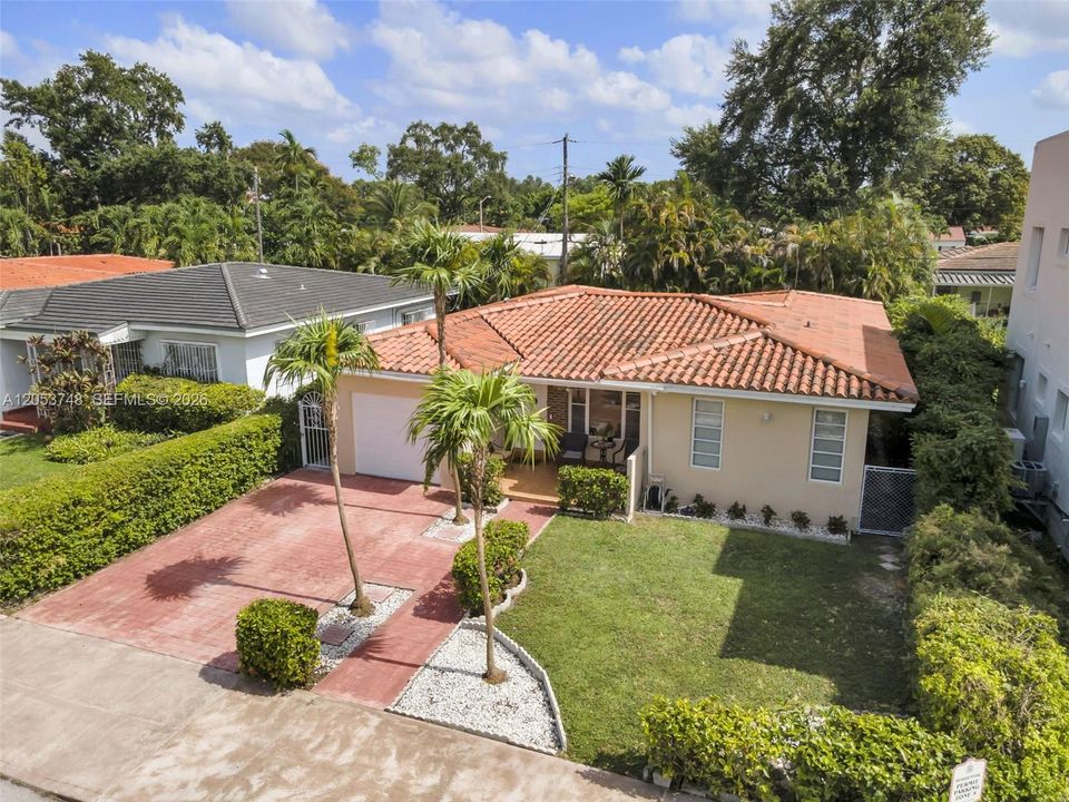На продажу: $859,900 (3 спален, 2 ванн, 1403 Квадратных фут)