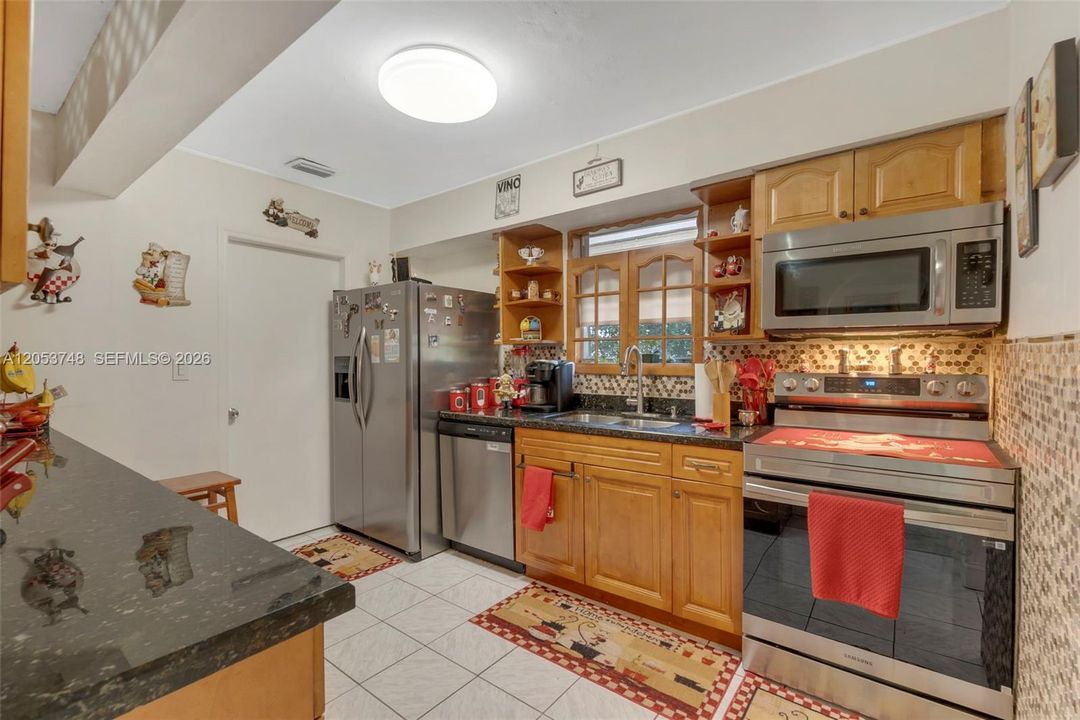 На продажу: $859,900 (3 спален, 2 ванн, 1403 Квадратных фут)