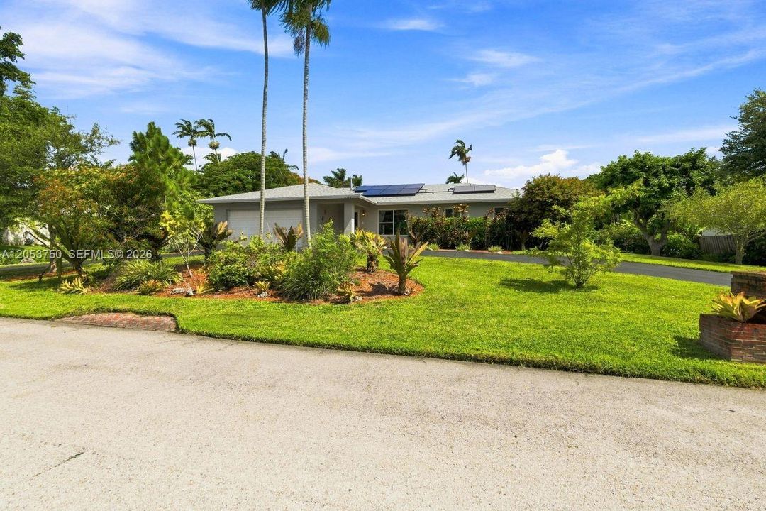For Sale: $945,000 (4 beds, 3 baths, 2190 Square Feet)