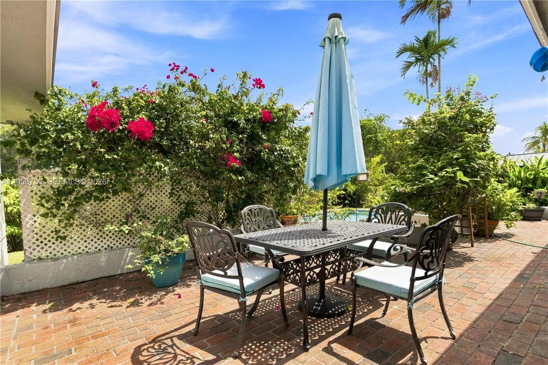 For Sale: $945,000 (4 beds, 3 baths, 2190 Square Feet)