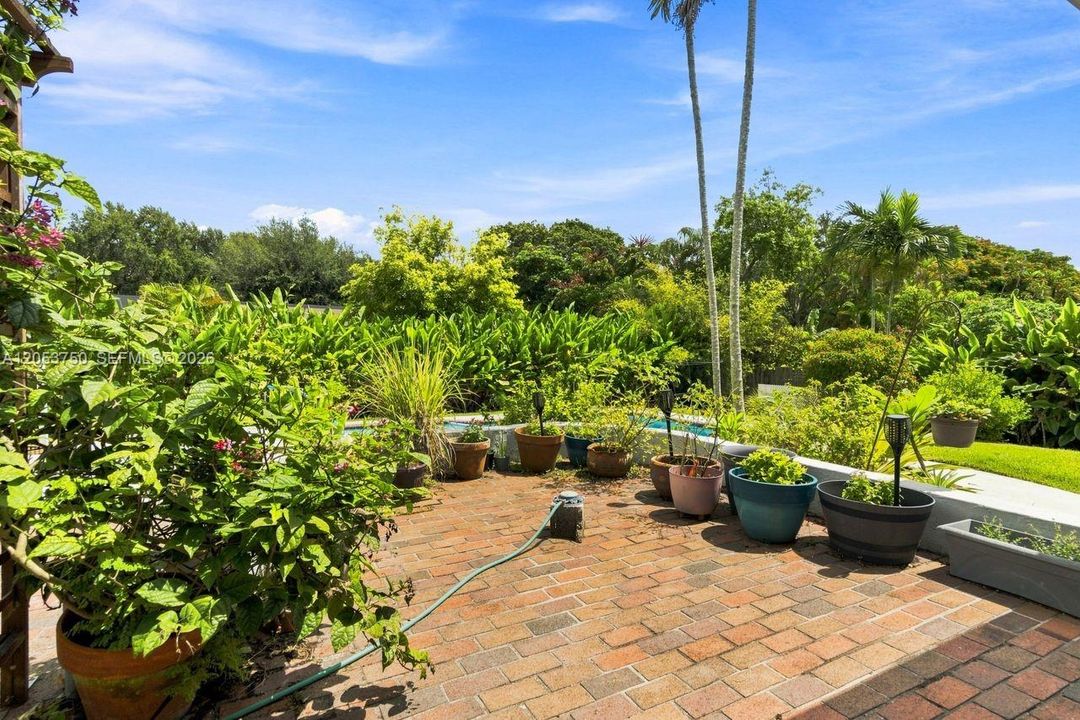 For Sale: $945,000 (4 beds, 3 baths, 2190 Square Feet)