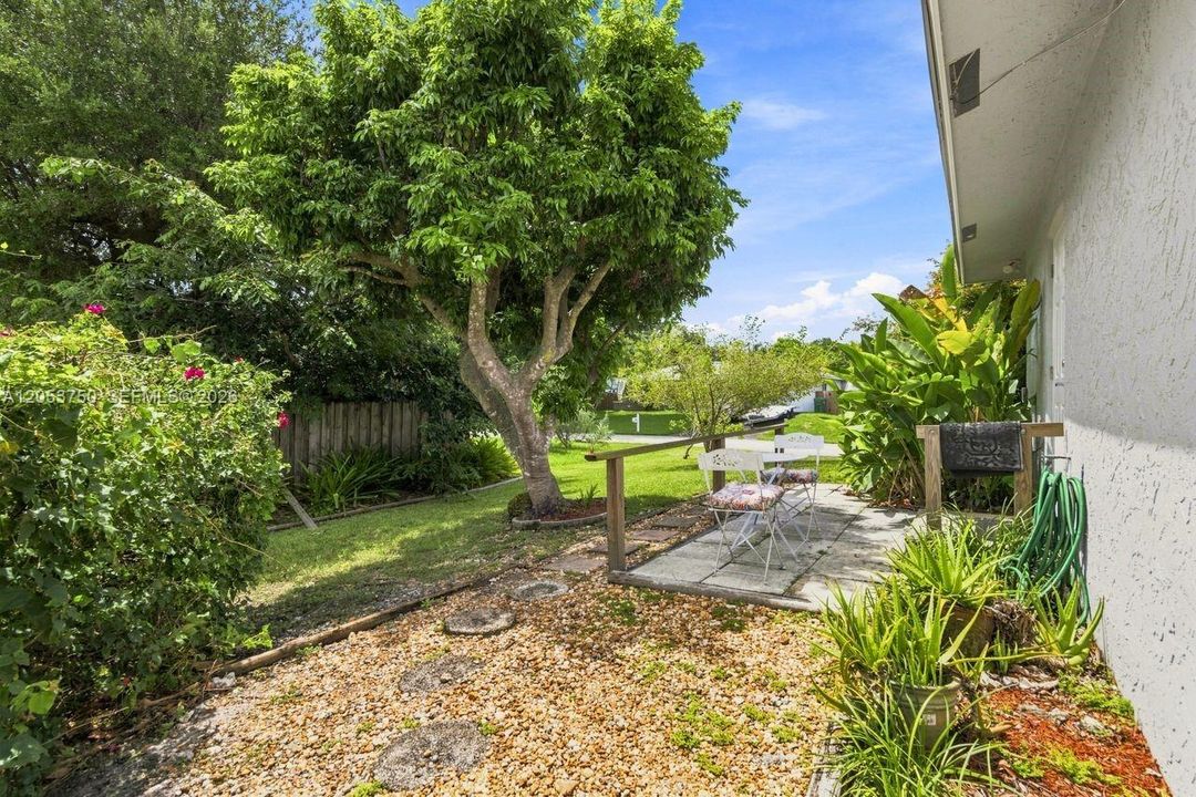 For Sale: $945,000 (4 beds, 3 baths, 2190 Square Feet)