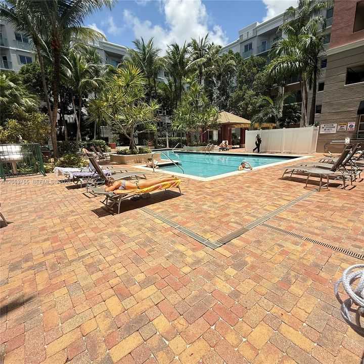 For Rent: $2,100 (1 beds, 1 baths, 522 Square Feet)