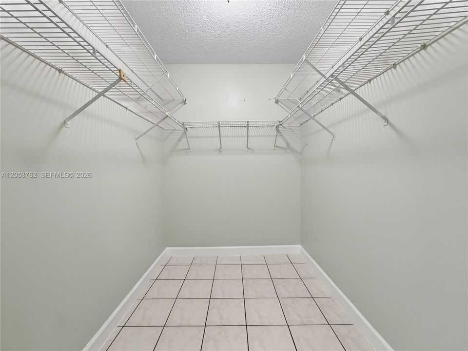 For Rent: $3,000 (3 beds, 2 baths, 1360 Square Feet)