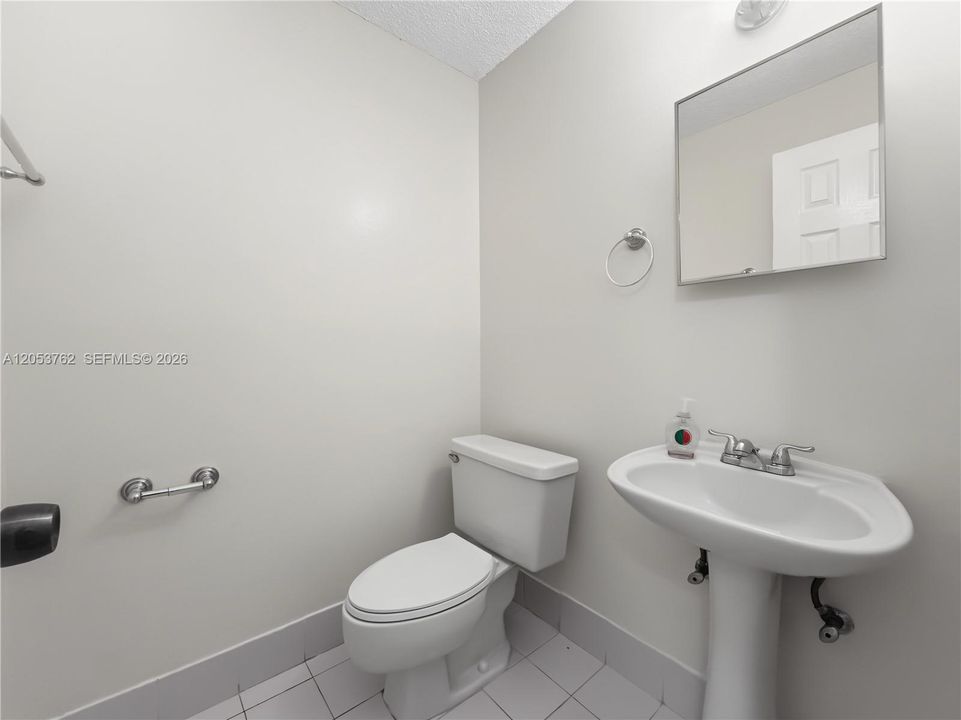 For Rent: $3,000 (3 beds, 2 baths, 1360 Square Feet)