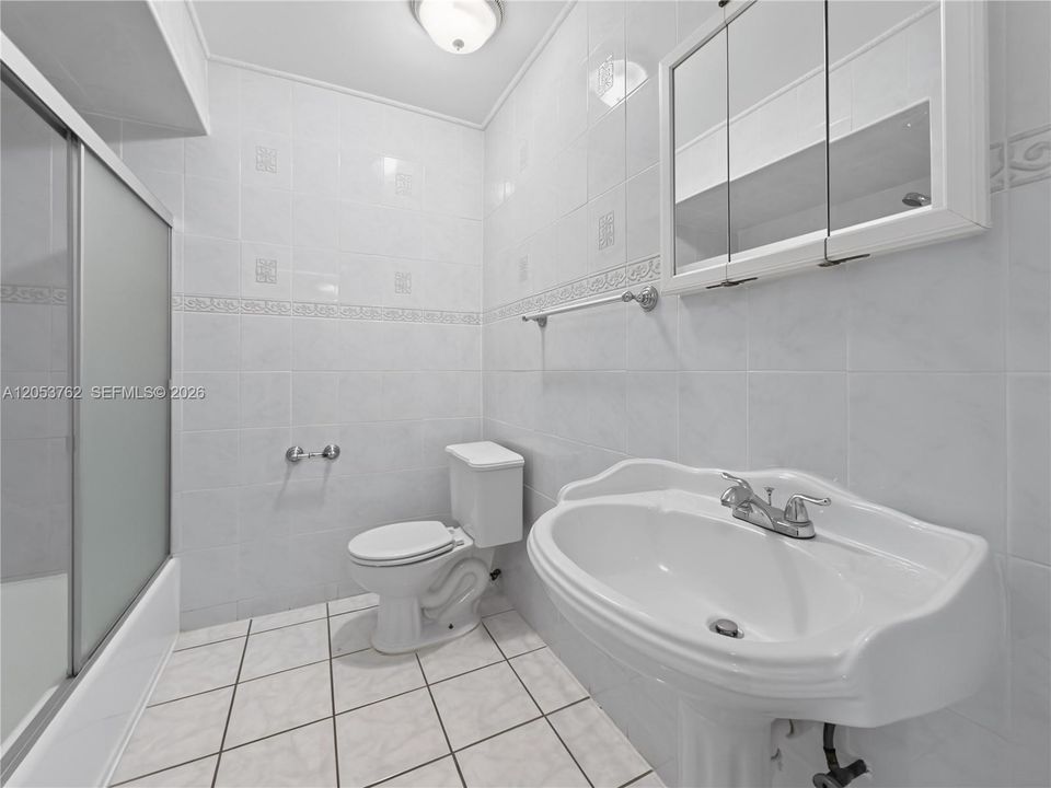 For Rent: $3,000 (3 beds, 2 baths, 1360 Square Feet)