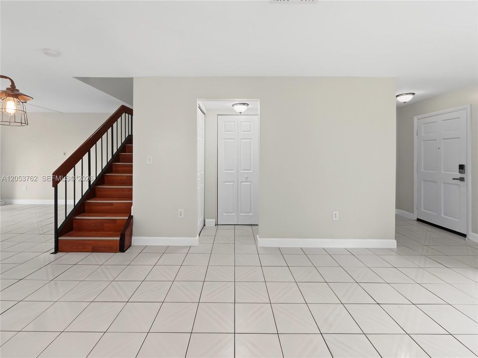For Rent: $3,000 (3 beds, 2 baths, 1360 Square Feet)