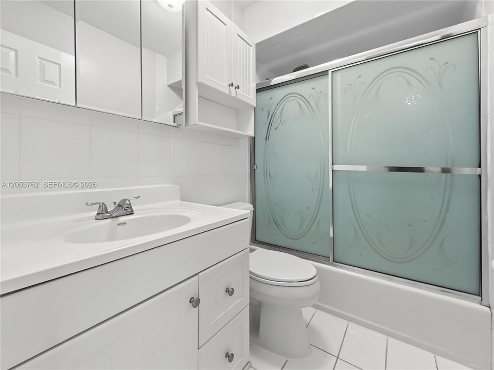 For Rent: $3,000 (3 beds, 2 baths, 1360 Square Feet)
