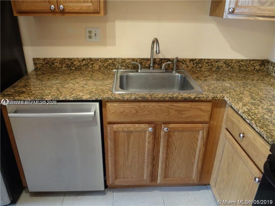 В аренду: $1,950 (1 спален, 1 ванн, 780 Квадратных фут)