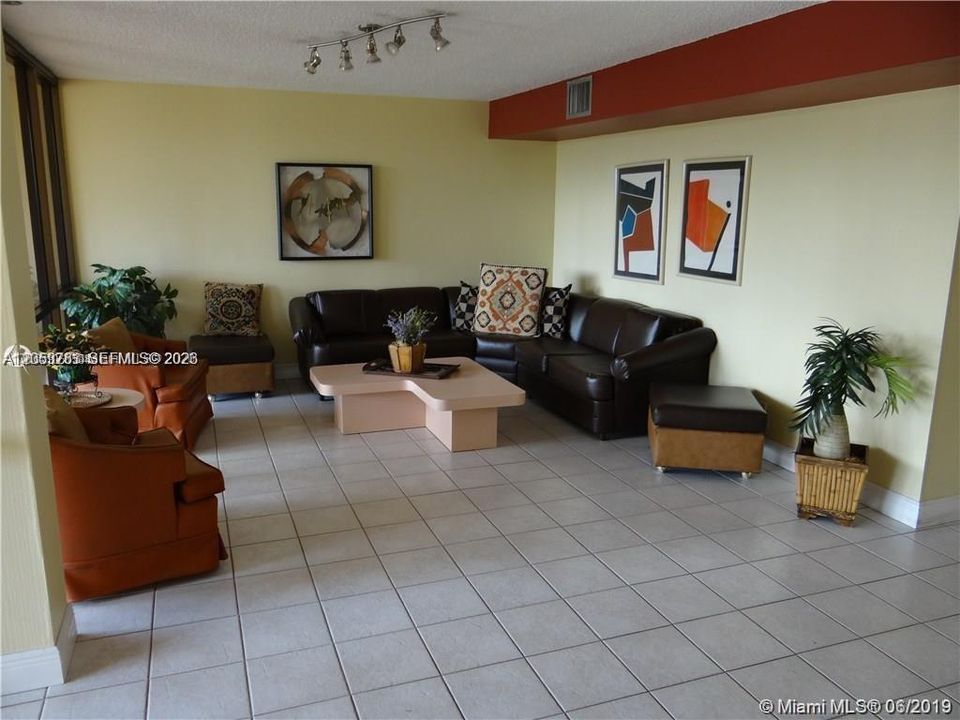 В аренду: $1,950 (1 спален, 1 ванн, 780 Квадратных фут)