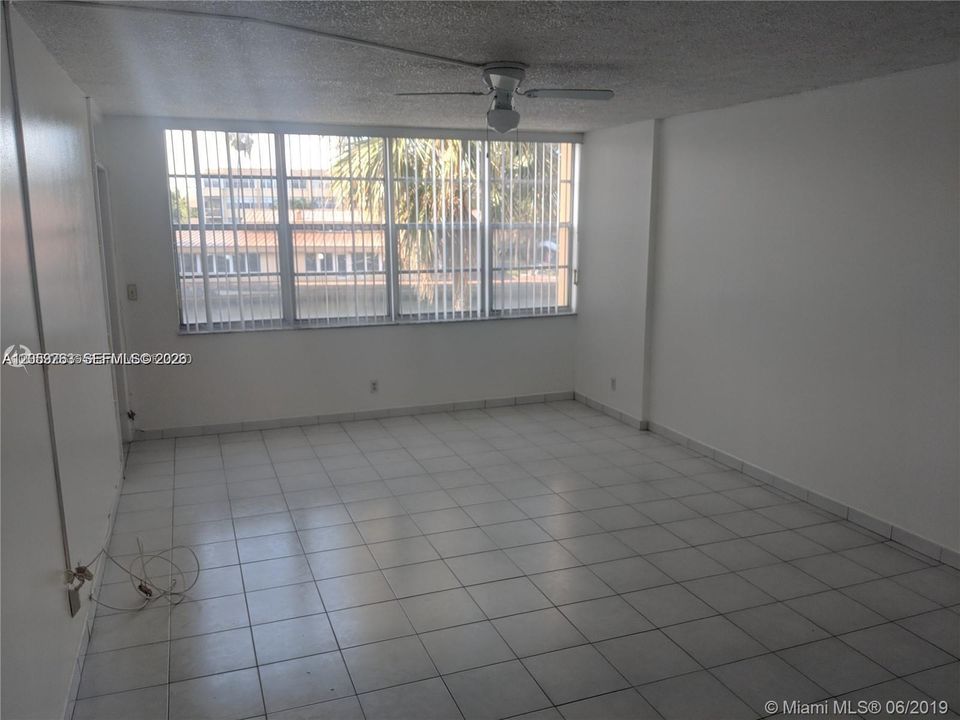В аренду: $1,950 (1 спален, 1 ванн, 780 Квадратных фут)