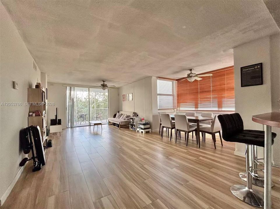 В аренду: $2,350 (2 спален, 2 ванн, 1083 Квадратных фут)
