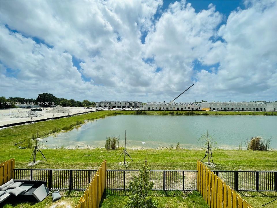 For Rent: $2,990 (4 beds, 2 baths, 1600 Square Feet)