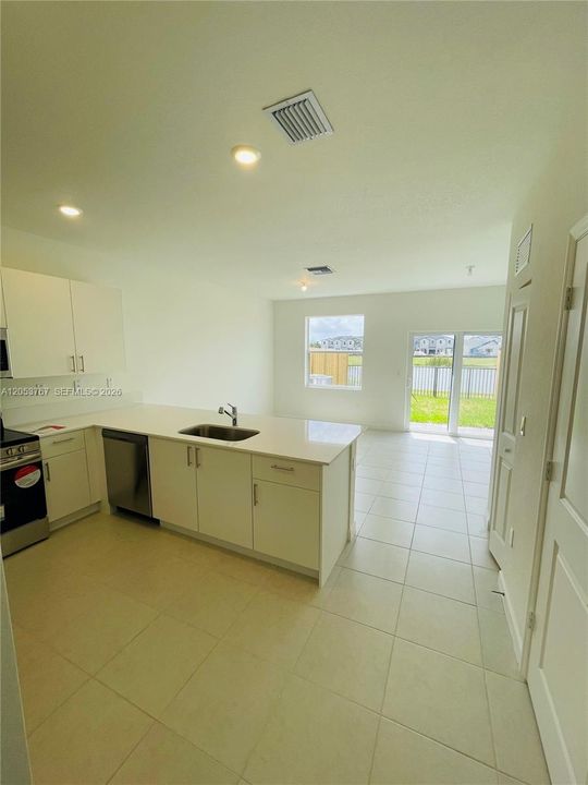 For Rent: $2,990 (4 beds, 2 baths, 1600 Square Feet)
