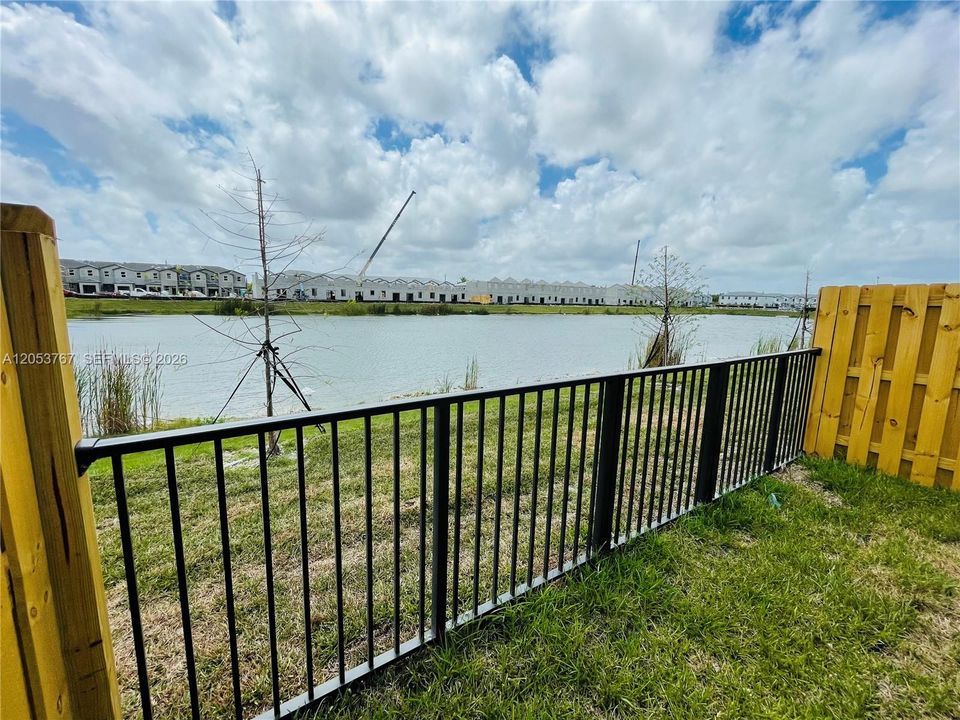 For Rent: $2,990 (4 beds, 2 baths, 1600 Square Feet)