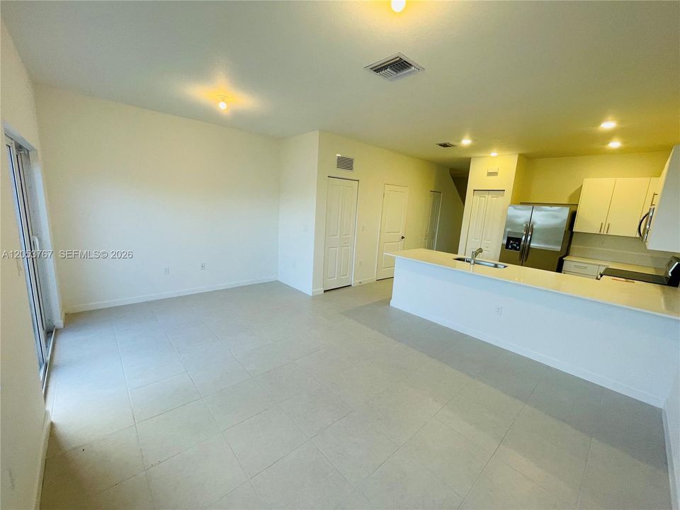 For Rent: $2,990 (4 beds, 2 baths, 1600 Square Feet)