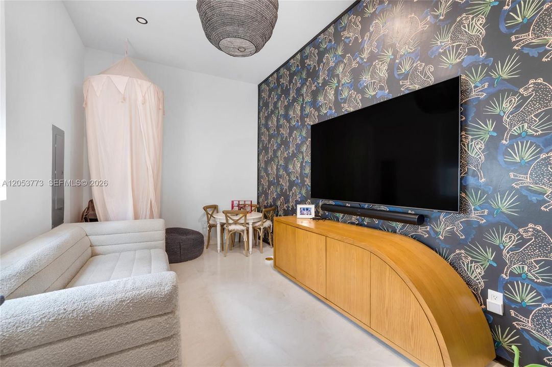 For Sale: $1,850,000 (6 beds, 7 baths, 4306 Square Feet)
