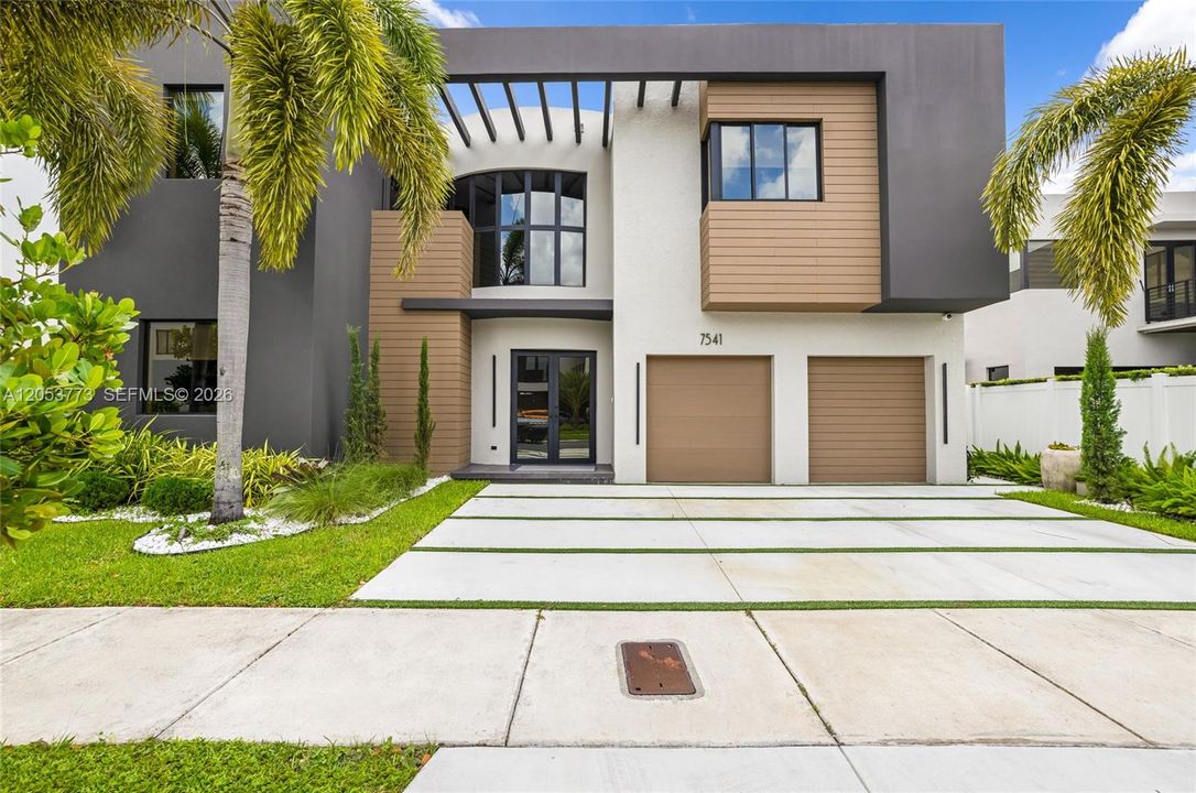 For Sale: $1,850,000 (6 beds, 7 baths, 4306 Square Feet)