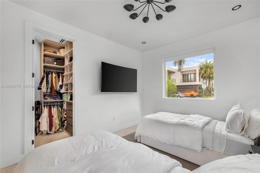 For Sale: $1,850,000 (6 beds, 7 baths, 4306 Square Feet)