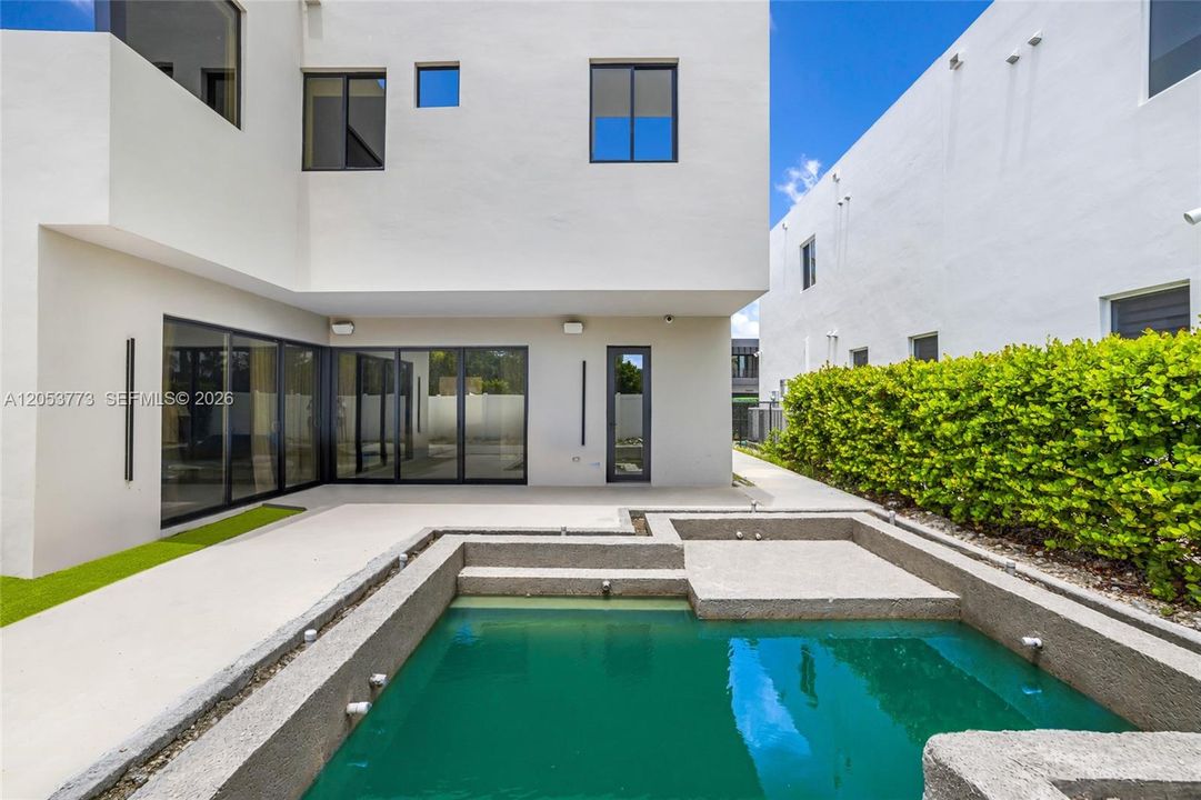 For Sale: $1,850,000 (6 beds, 7 baths, 4306 Square Feet)