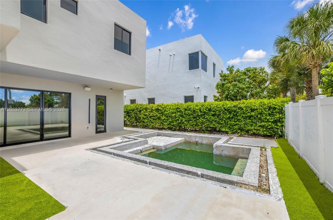 For Sale: $1,850,000 (6 beds, 7 baths, 4306 Square Feet)